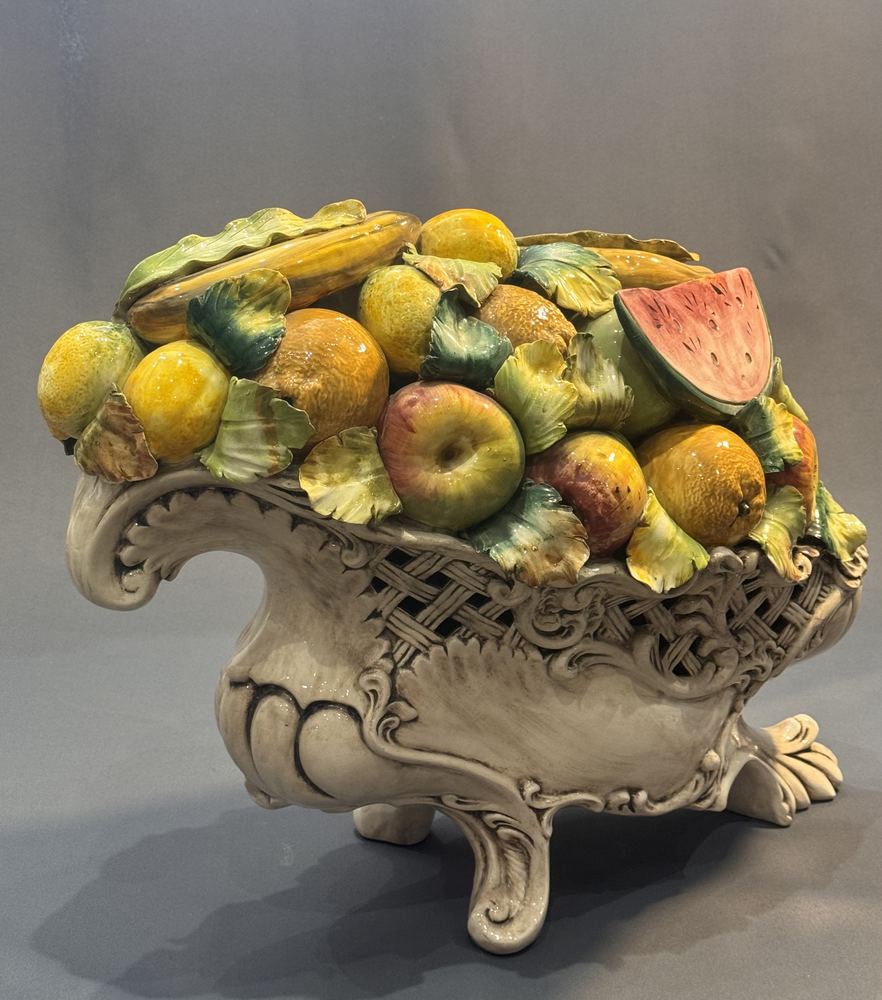 Corbeille de fruits en céramique signée Danilo Bassano