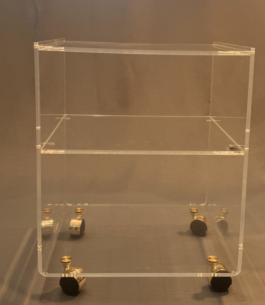 Étagère desserte en plexiglas Marais International, roulettes laiton