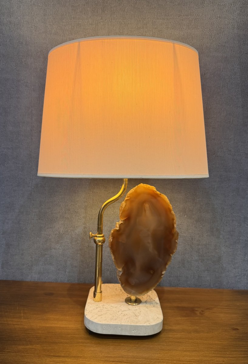 Lampe à tranche d'agate sur tige de laiton et base en travertin, style Willy Daro
